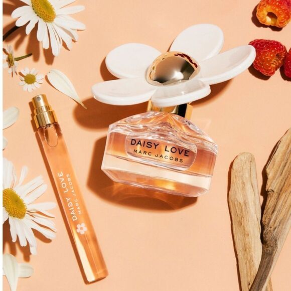 Marc Jacobs Daisy Love Eau de Toilette Travel Spray 10ml - New - Picture 7 of 17